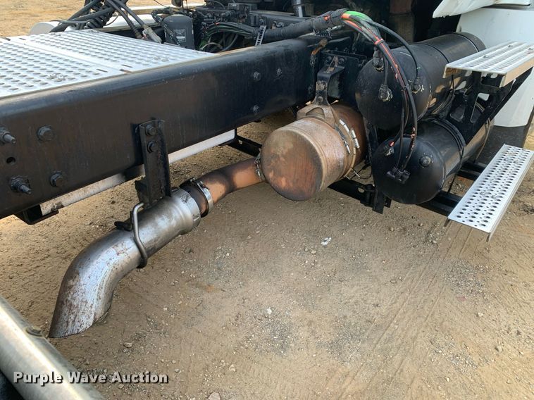 image for item DP8643 2014 International ProStar 113  semi truck