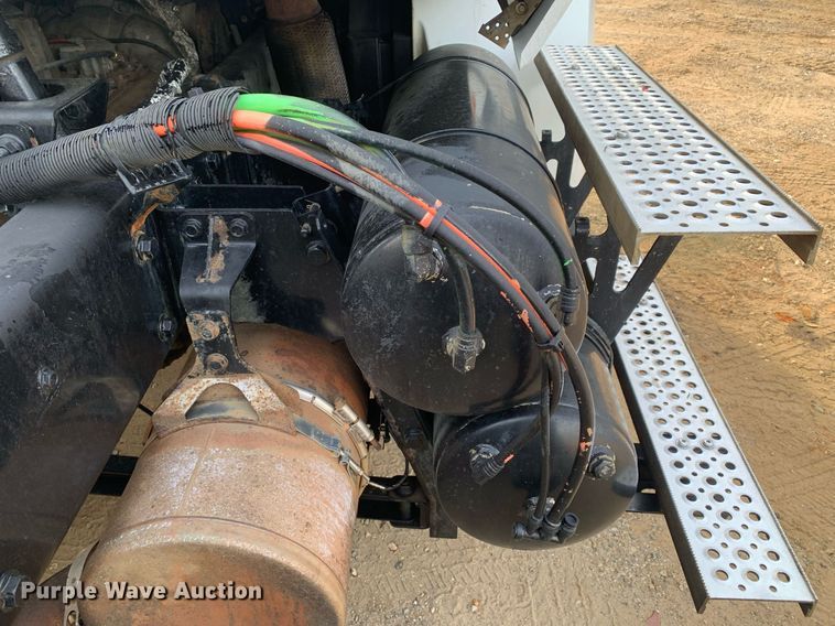 image for item DP8643 2014 International ProStar 113  semi truck