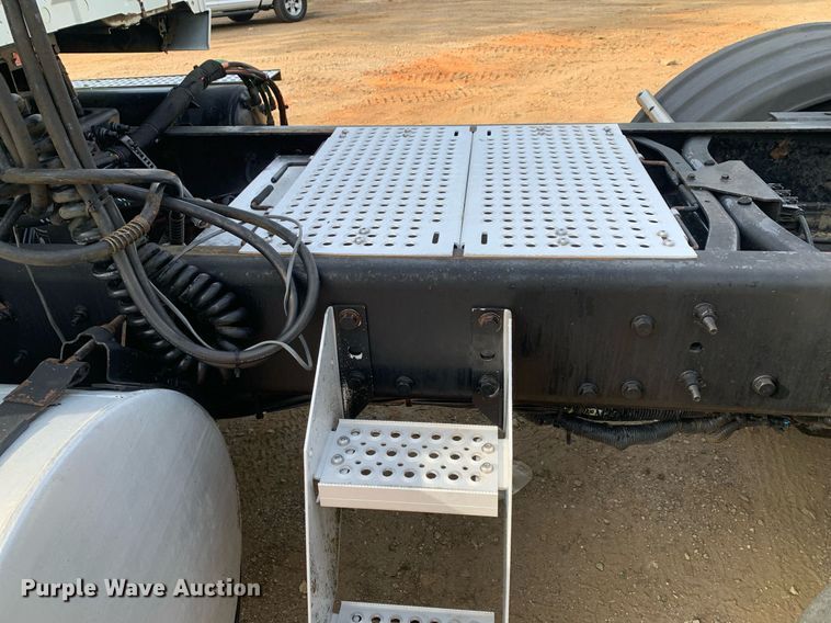 image for item DP8643 2014 International ProStar 113  semi truck