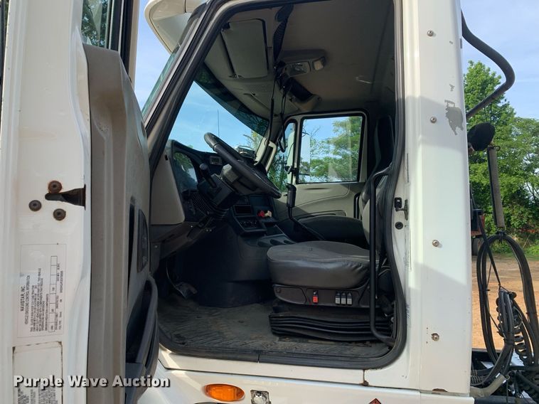 image for item DP8643 2014 International ProStar 113  semi truck