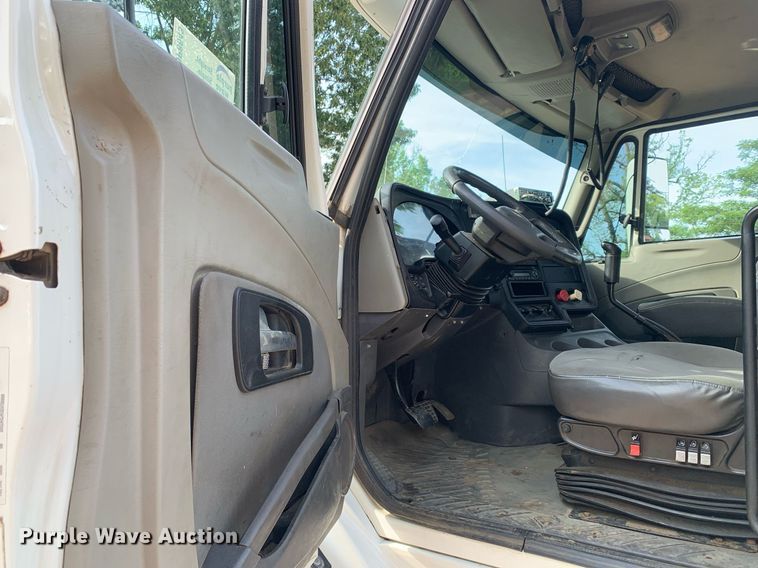 image for item DP8643 2014 International ProStar 113  semi truck