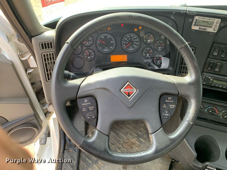 image for item DP8643 2014 International ProStar 113  semi truck