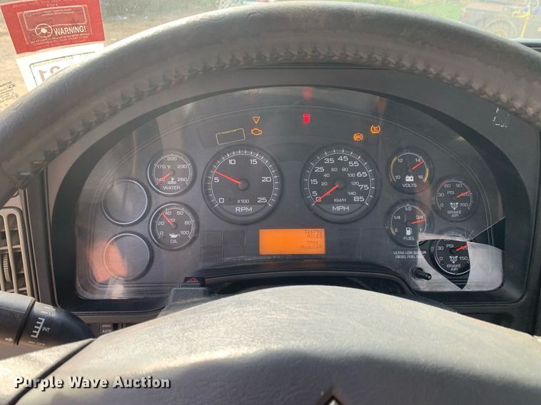 image for item DP8643 2014 International ProStar 113  semi truck