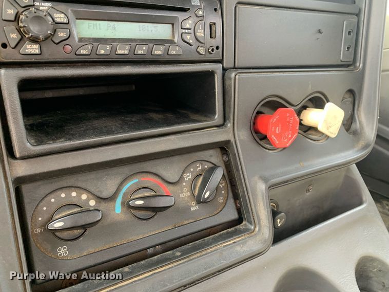 image for item DP8643 2014 International ProStar 113  semi truck