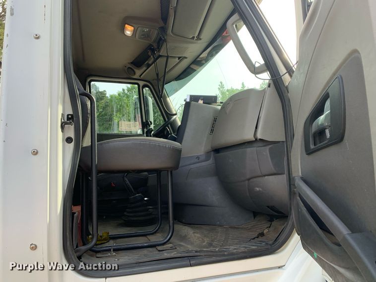 image for item DP8643 2014 International ProStar 113  semi truck