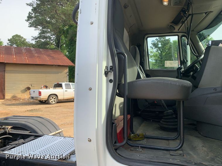 image for item DP8643 2014 International ProStar 113  semi truck