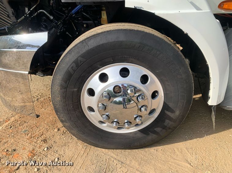 image for item DP8643 2014 International ProStar 113  semi truck