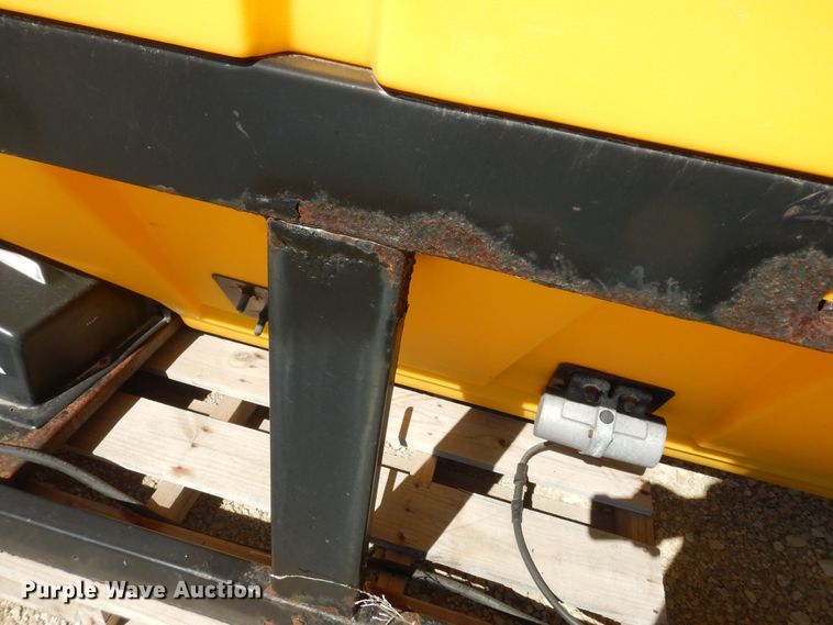 image for item IB9835 SnowEx V-Maxx 8500  spreader