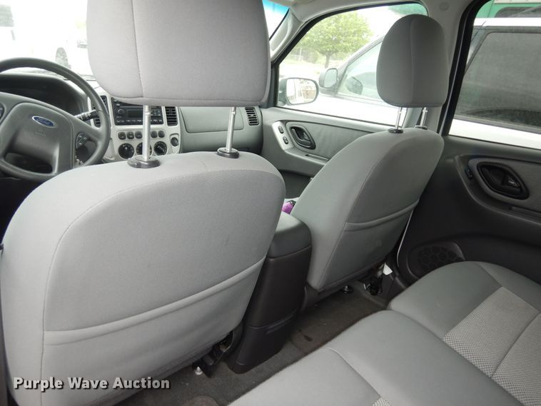 image for item IB9857 2006 Ford Escape Hybrid  SUV