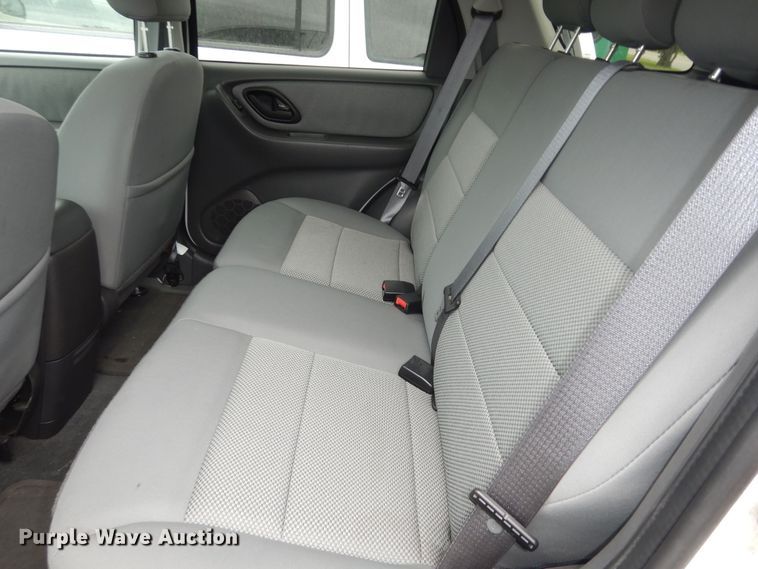 image for item IB9857 2006 Ford Escape Hybrid  SUV