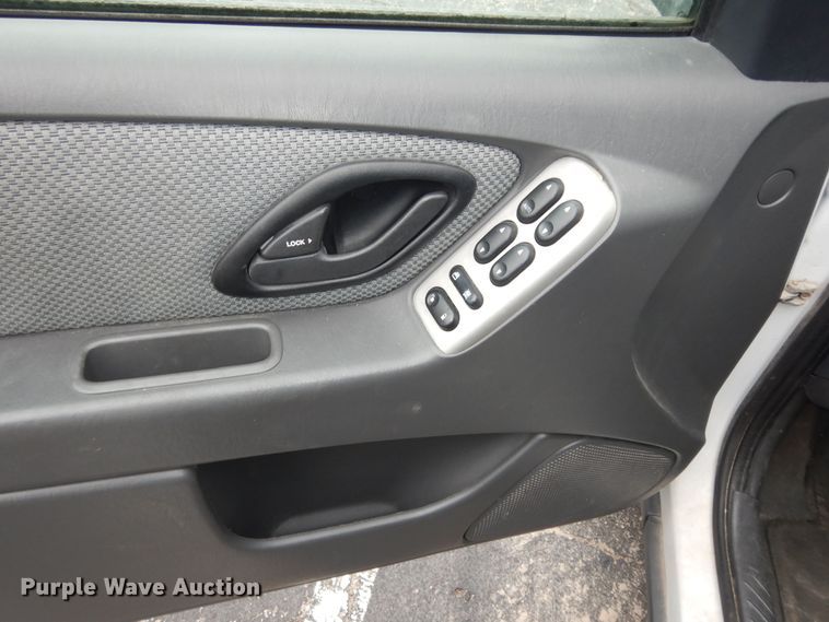 image for item IB9857 2006 Ford Escape Hybrid  SUV