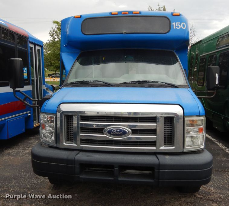 image for item IB9859 2011 Ford Econoline E450 Super Duty  shuttle bus