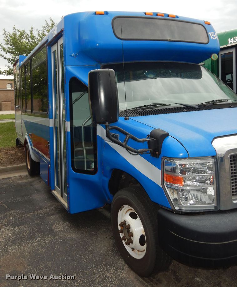 image for item IB9859 2011 Ford Econoline E450 Super Duty  shuttle bus