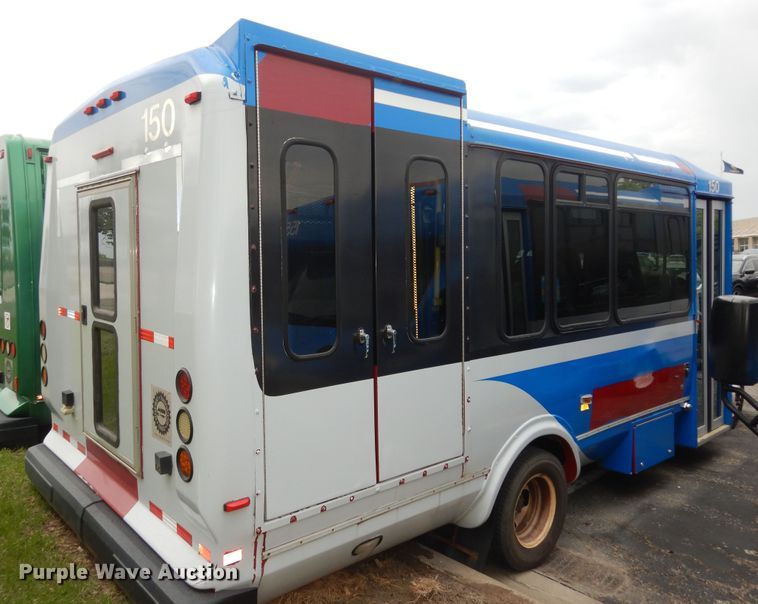 image for item IB9859 2011 Ford Econoline E450 Super Duty  shuttle bus