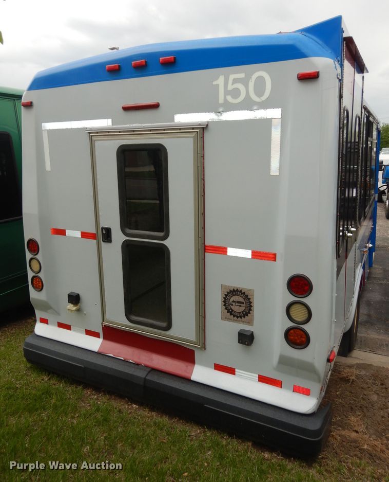 image for item IB9859 2011 Ford Econoline E450 Super Duty  shuttle bus