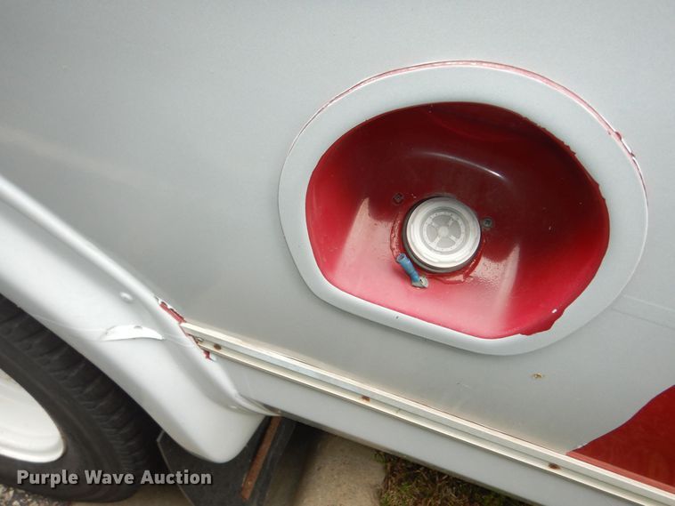 image for item IB9859 2011 Ford Econoline E450 Super Duty  shuttle bus