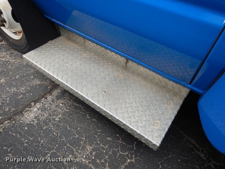 image for item IB9859 2011 Ford Econoline E450 Super Duty  shuttle bus