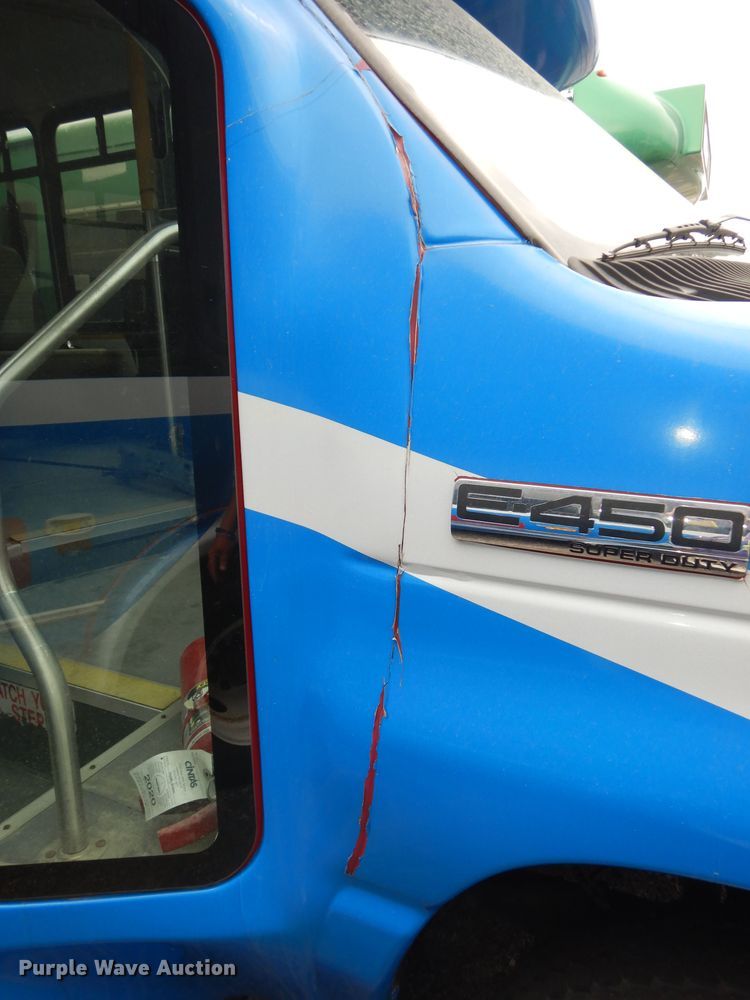 image for item IB9859 2011 Ford Econoline E450 Super Duty  shuttle bus