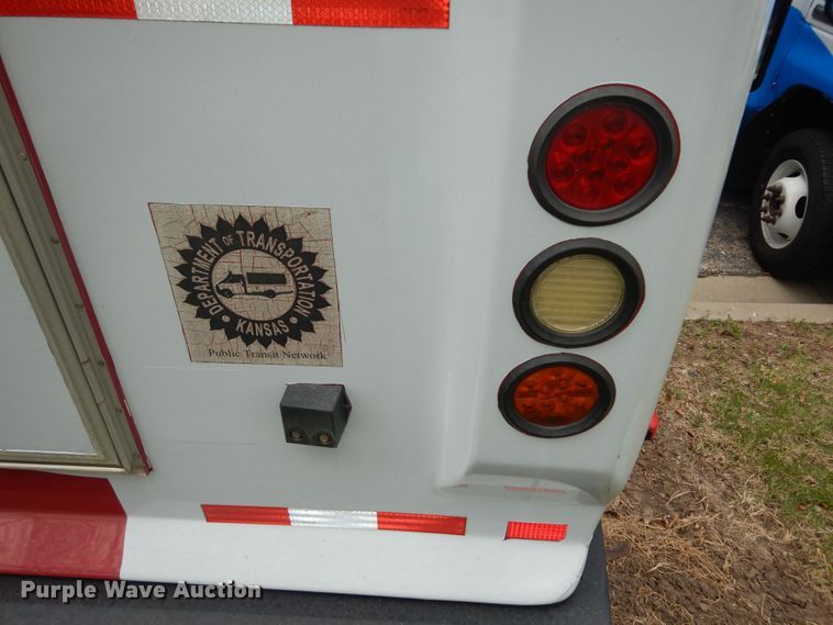 image for item IB9859 2011 Ford Econoline E450 Super Duty  shuttle bus