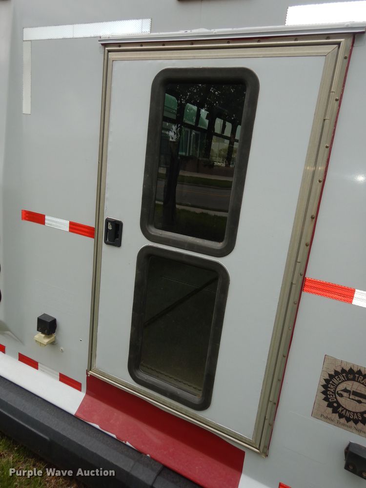 image for item IB9859 2011 Ford Econoline E450 Super Duty  shuttle bus