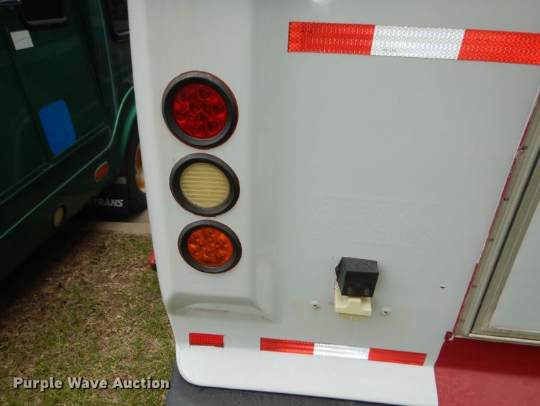 image for item IB9859 2011 Ford Econoline E450 Super Duty  shuttle bus