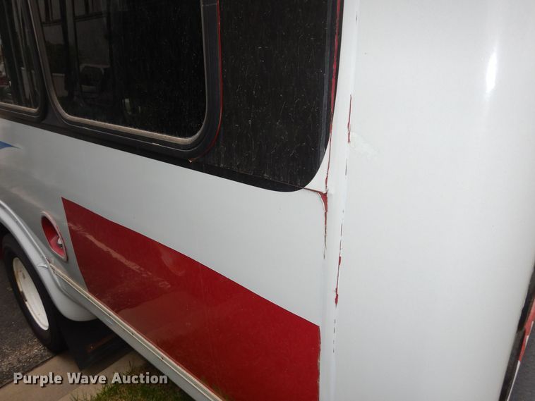 image for item IB9859 2011 Ford Econoline E450 Super Duty  shuttle bus