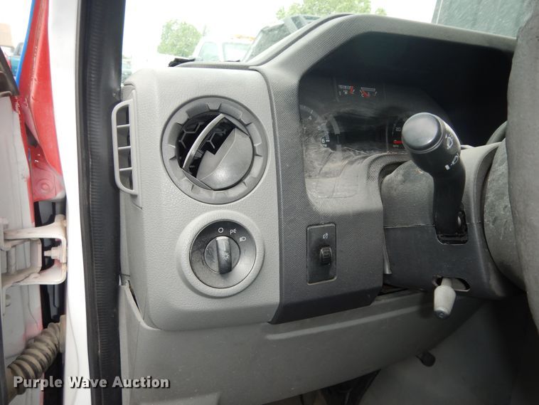 image for item IB9859 2011 Ford Econoline E450 Super Duty  shuttle bus
