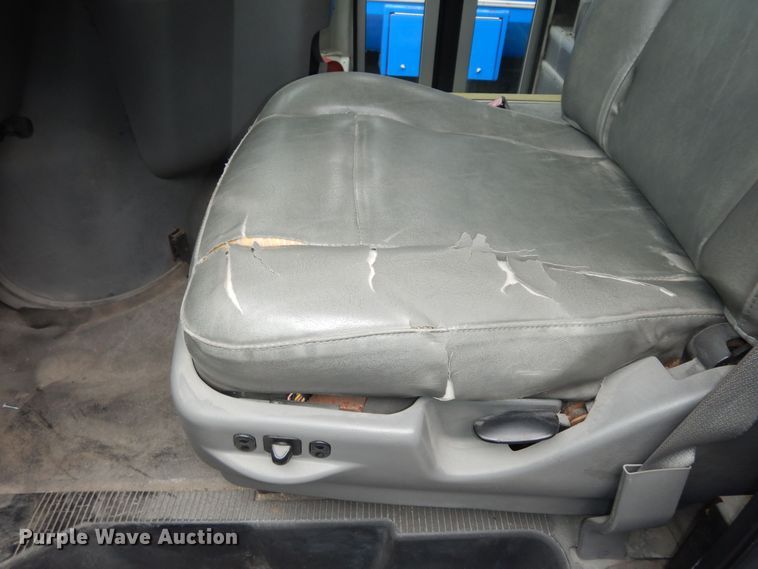 image for item IB9859 2011 Ford Econoline E450 Super Duty  shuttle bus