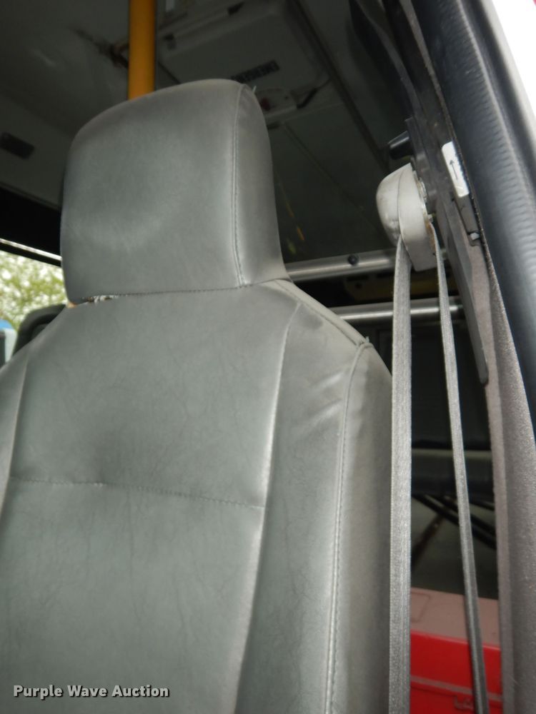 image for item IB9859 2011 Ford Econoline E450 Super Duty  shuttle bus