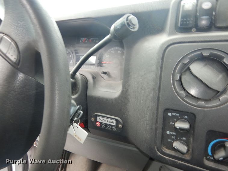 image for item IB9859 2011 Ford Econoline E450 Super Duty  shuttle bus