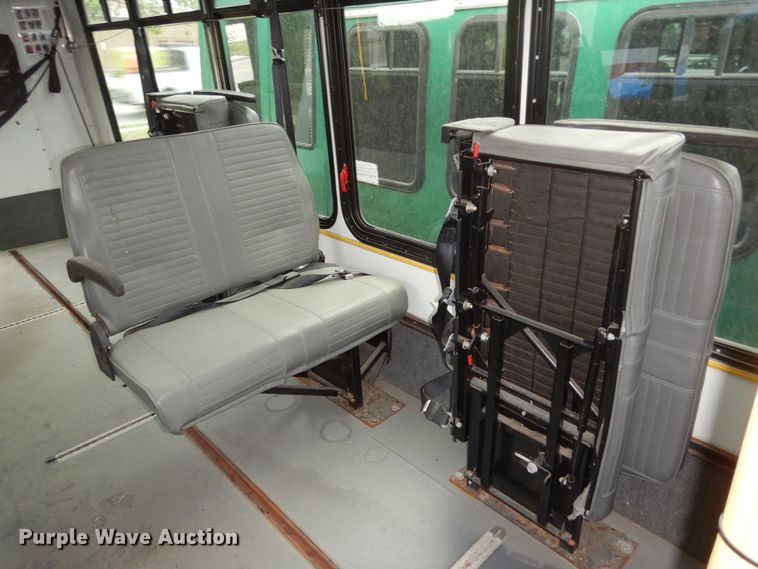 image for item IB9859 2011 Ford Econoline E450 Super Duty  shuttle bus