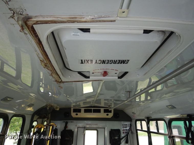 image for item IB9859 2011 Ford Econoline E450 Super Duty  shuttle bus