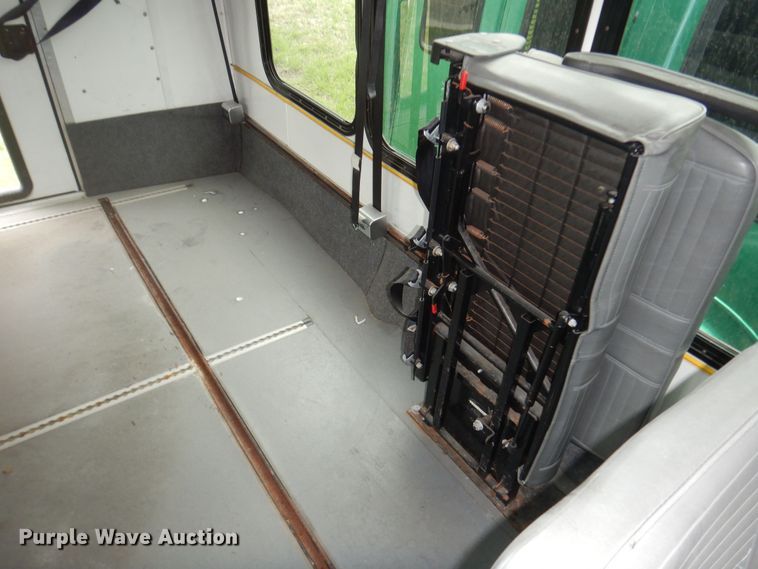 image for item IB9859 2011 Ford Econoline E450 Super Duty  shuttle bus