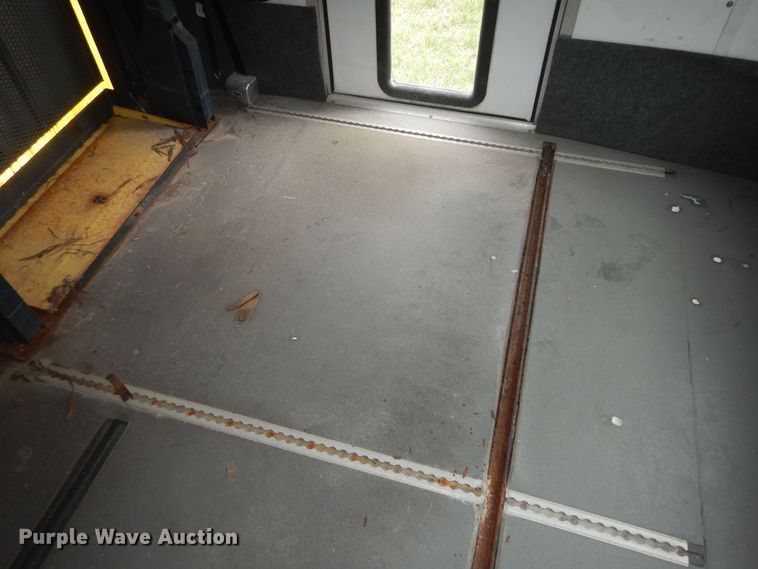 image for item IB9859 2011 Ford Econoline E450 Super Duty  shuttle bus