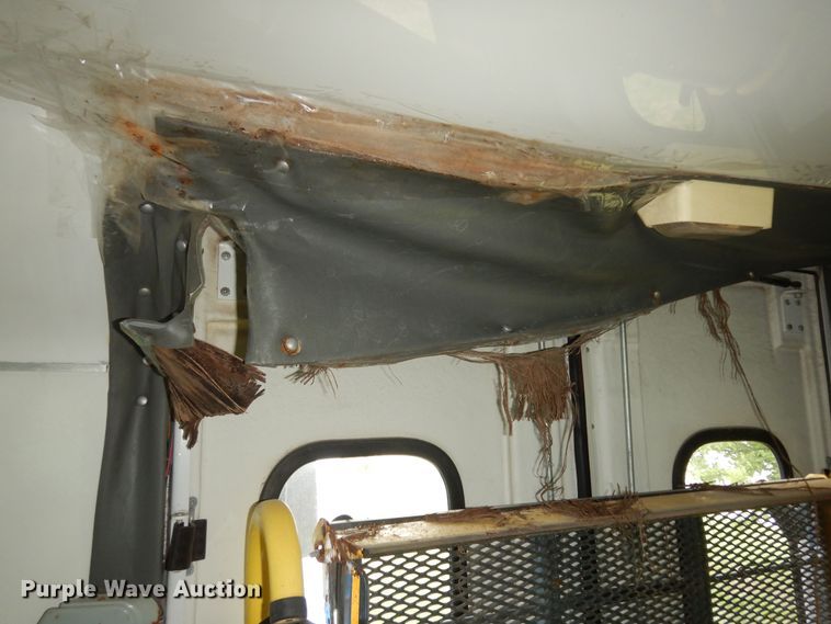 image for item IB9859 2011 Ford Econoline E450 Super Duty  shuttle bus