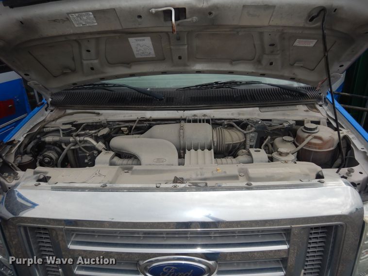 image for item IB9859 2011 Ford Econoline E450 Super Duty  shuttle bus