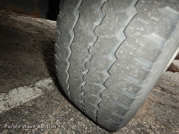 image for item IB9859 2011 Ford Econoline E450 Super Duty  shuttle bus