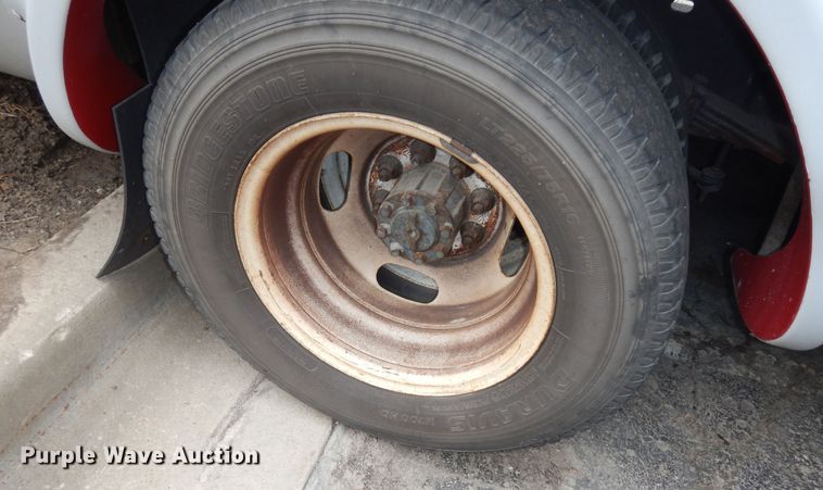 image for item IB9859 2011 Ford Econoline E450 Super Duty  shuttle bus