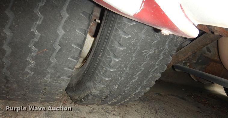 image for item IB9859 2011 Ford Econoline E450 Super Duty  shuttle bus