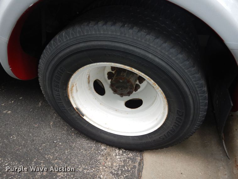 image for item IB9859 2011 Ford Econoline E450 Super Duty  shuttle bus