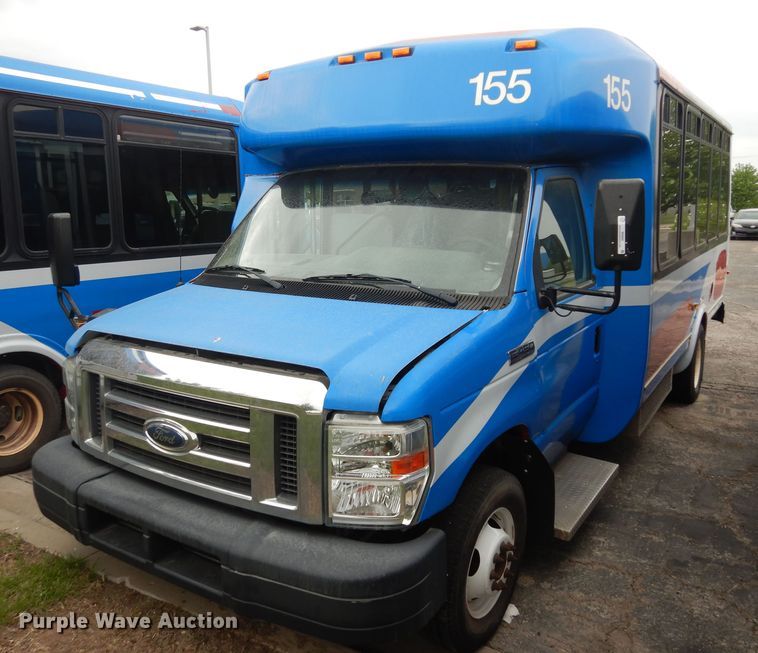 image for item IB9860 2012 Ford Econoline E450 Super Duty  shuttle bus