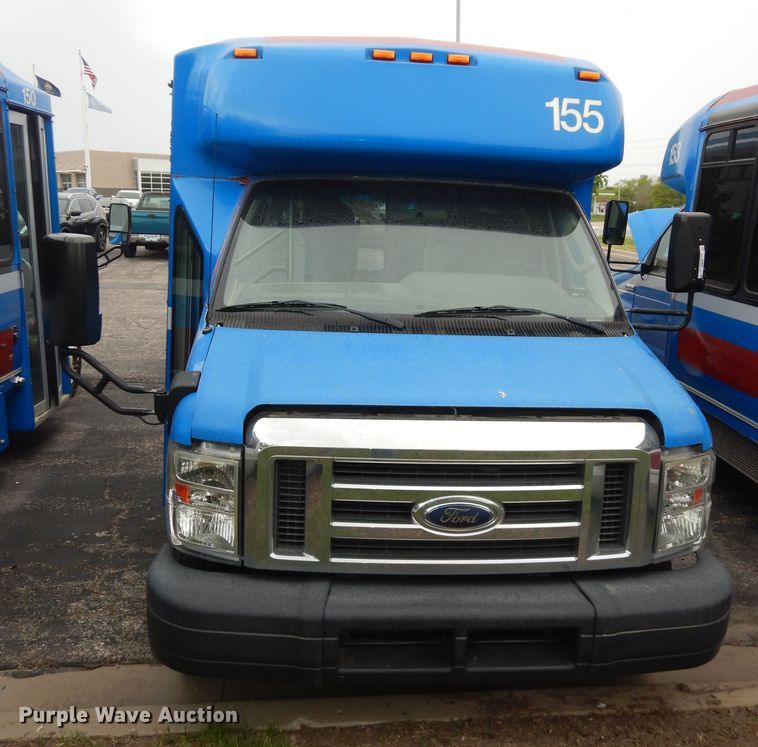 image for item IB9860 2012 Ford Econoline E450 Super Duty  shuttle bus