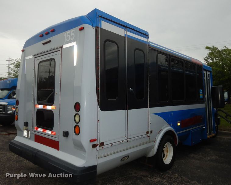 image for item IB9860 2012 Ford Econoline E450 Super Duty  shuttle bus