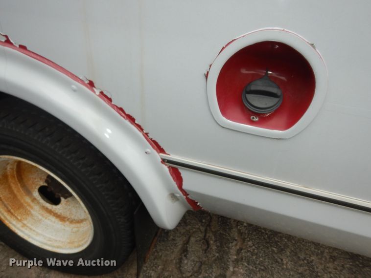 image for item IB9860 2012 Ford Econoline E450 Super Duty  shuttle bus