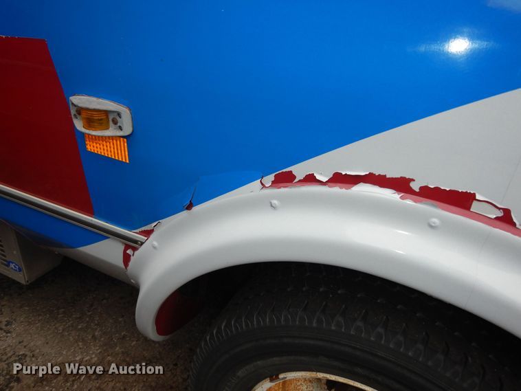 image for item IB9860 2012 Ford Econoline E450 Super Duty  shuttle bus