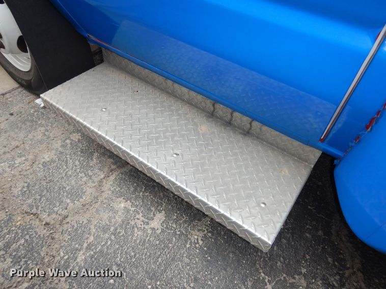 image for item IB9860 2012 Ford Econoline E450 Super Duty  shuttle bus