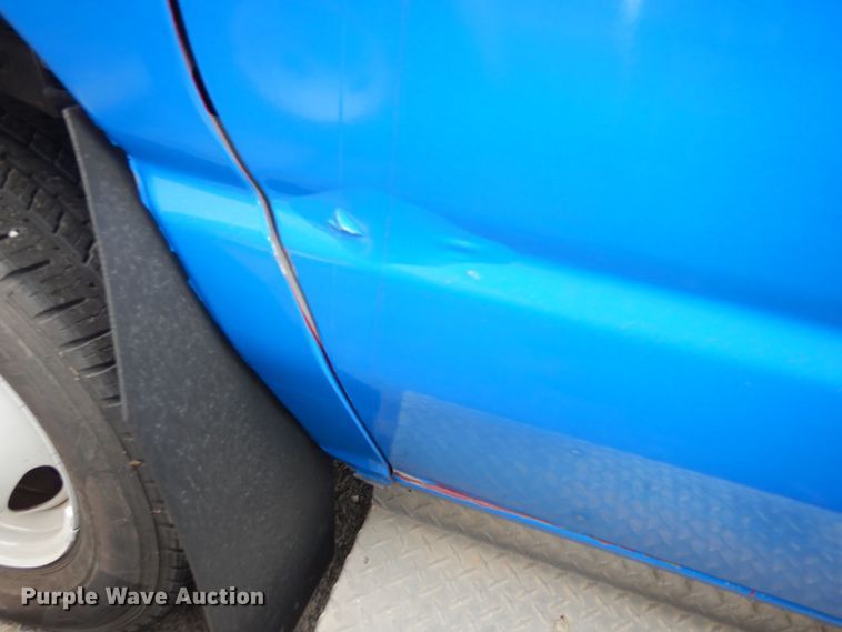 image for item IB9860 2012 Ford Econoline E450 Super Duty  shuttle bus