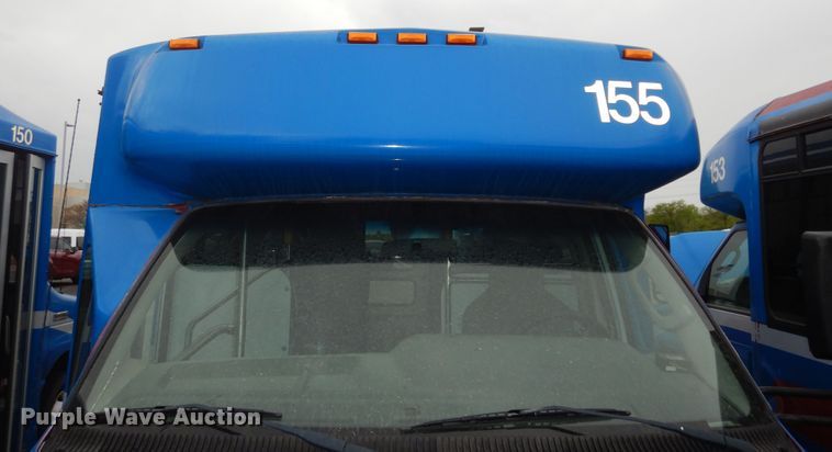 image for item IB9860 2012 Ford Econoline E450 Super Duty  shuttle bus