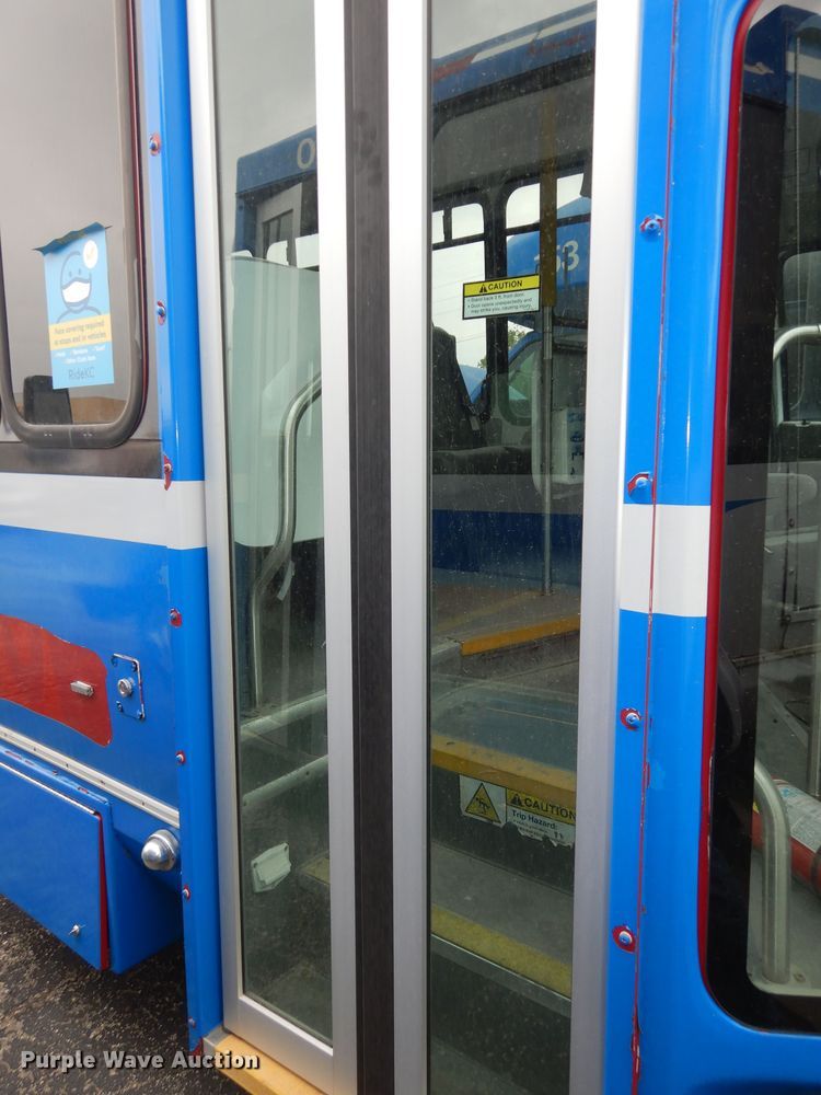 image for item IB9860 2012 Ford Econoline E450 Super Duty  shuttle bus