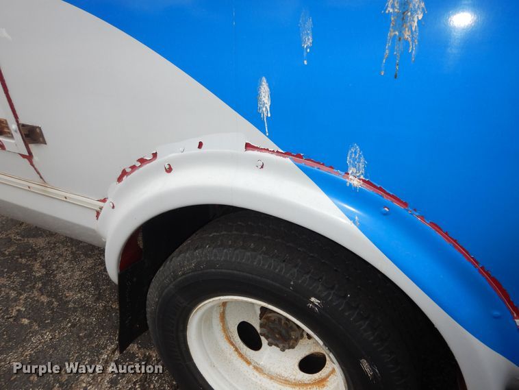 image for item IB9860 2012 Ford Econoline E450 Super Duty  shuttle bus